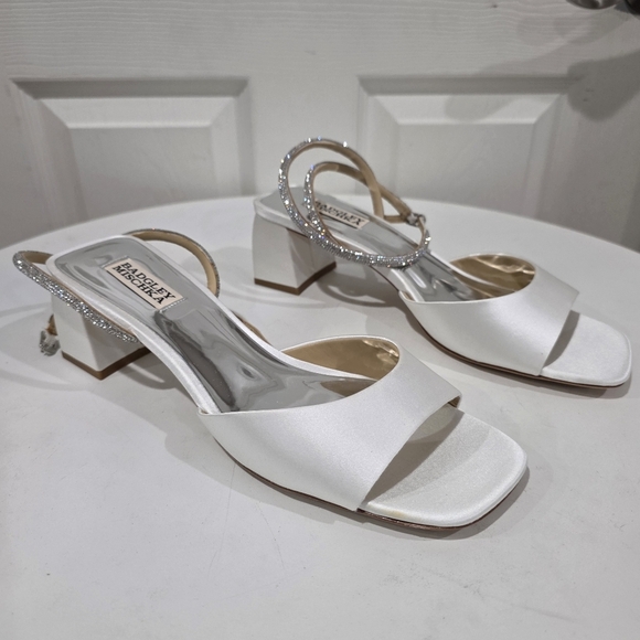 New Badgley Mischka Infinity Satin Block Heels - Picture 4 of 9